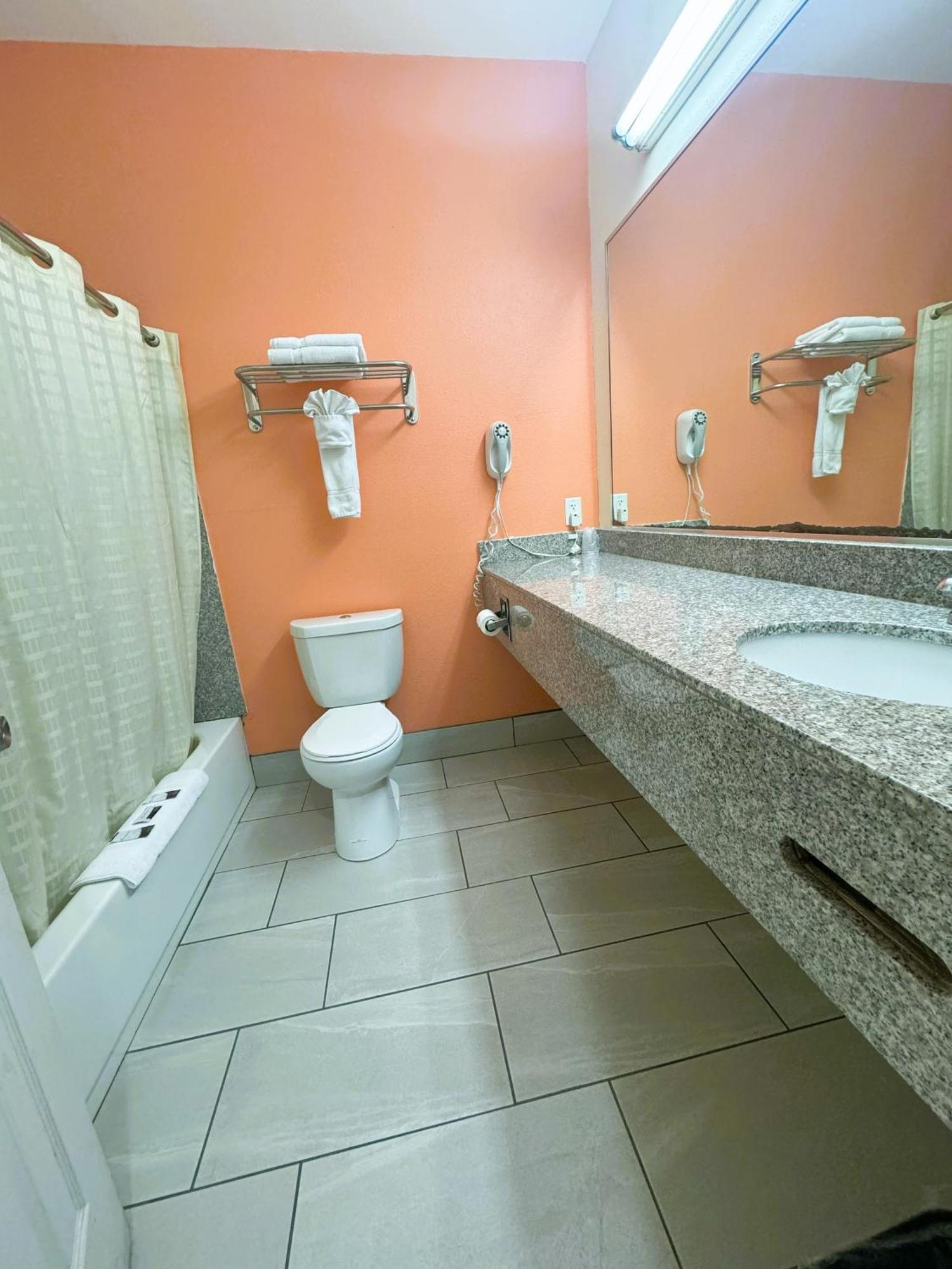 Pecan Valley Inn & Suites San Antonio Eksteriør billede